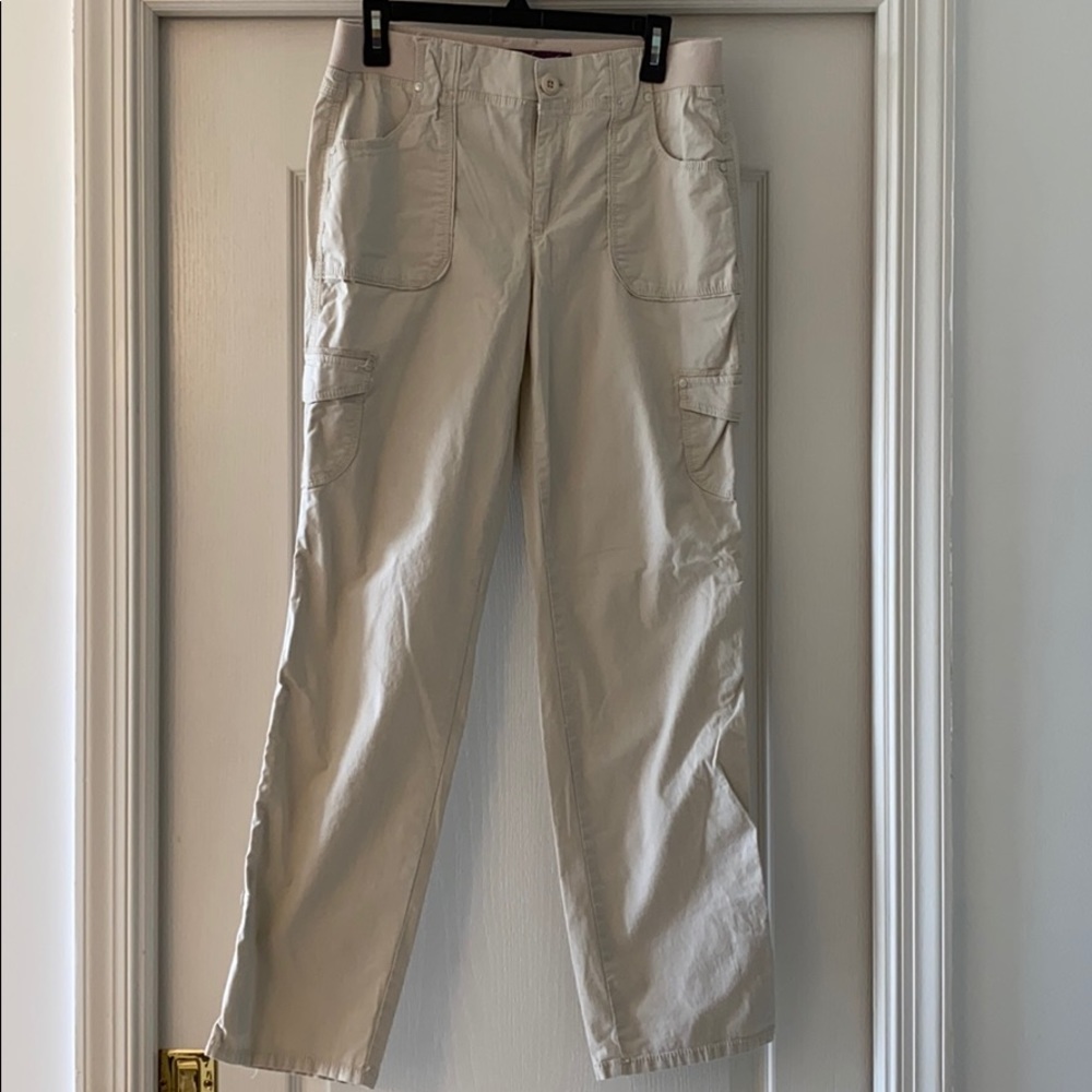 Gloria Vanderbilt khaki pants/ankles.  Size 6